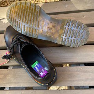 Dr. Martens 1461 for Pride shoes in black and rainbow 7 USM/ 8 USL brand new